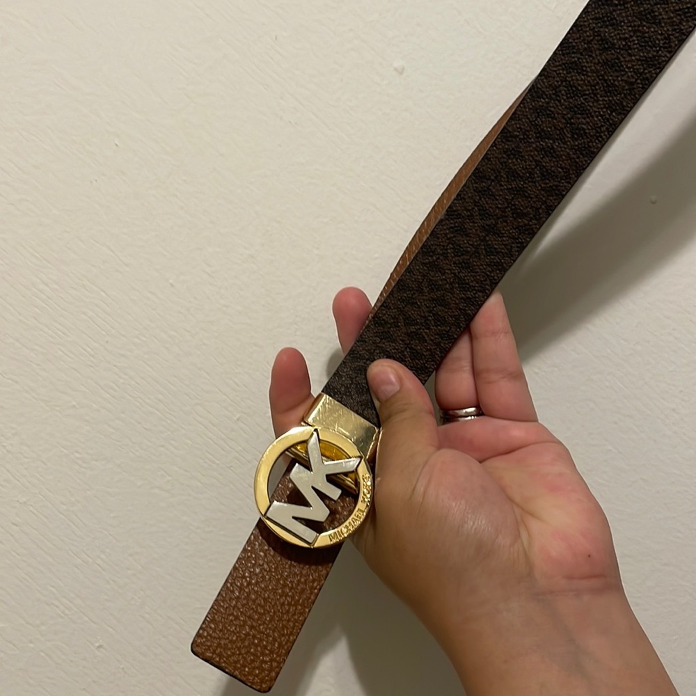 Gently used belt . Tags attached still . Like new .